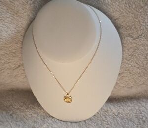 Elegant Gold-Tone Pendant Necklace